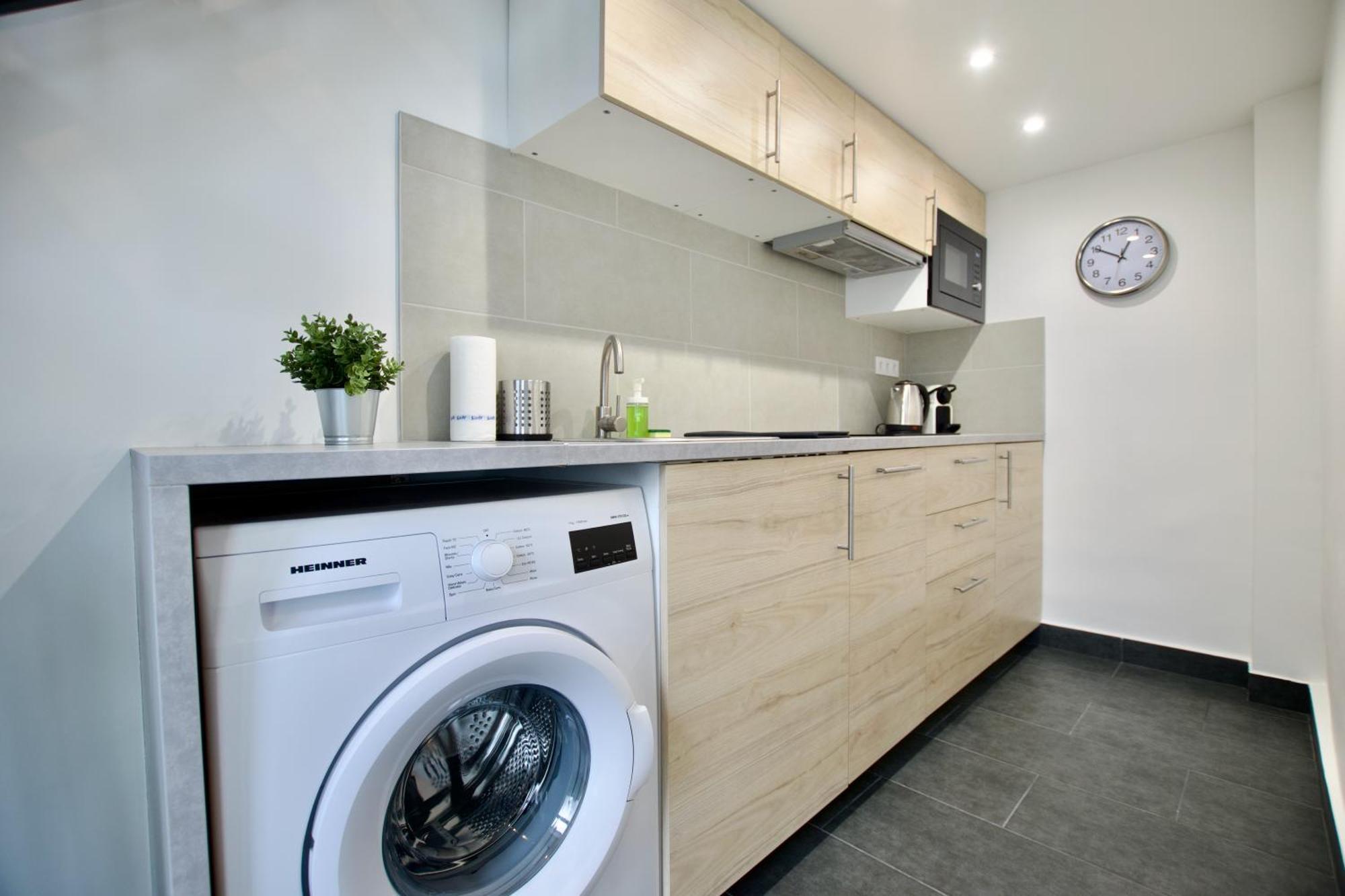 Studio Apartments By Hi5- Cozy Studio Budapest Luaran gambar